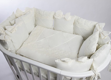Комплект в кроватку подушками с кружевом "Classico" (молочный) сатин